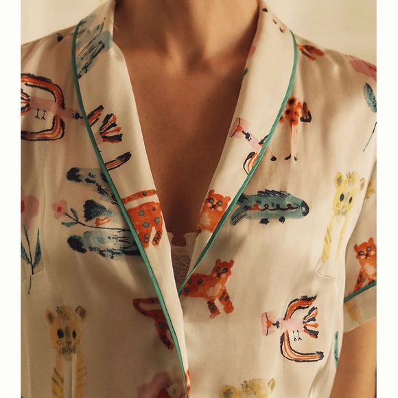 By Anthropologie Silky Patterned Pyjama Top & Bottom Set Cute Animal Print M NWT - Picture 3 of 10